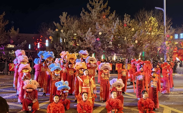 鑼鼓喧天扭秧歌 歡天喜地鬧新春